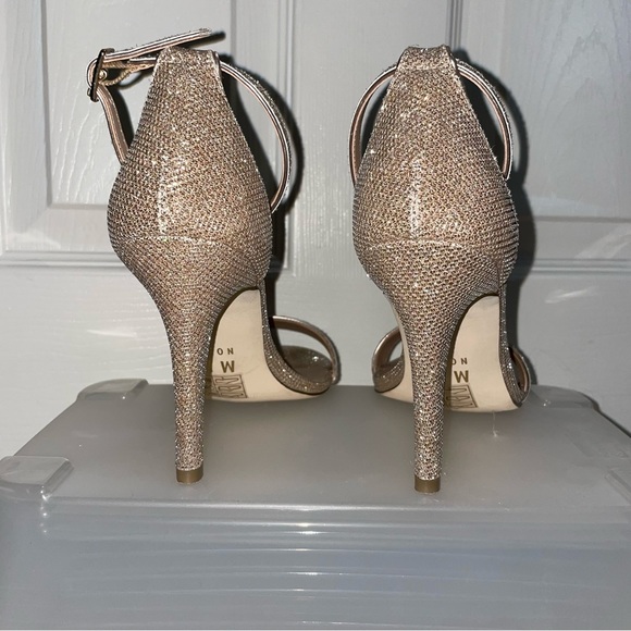 High Heels - Picture 3 of 6